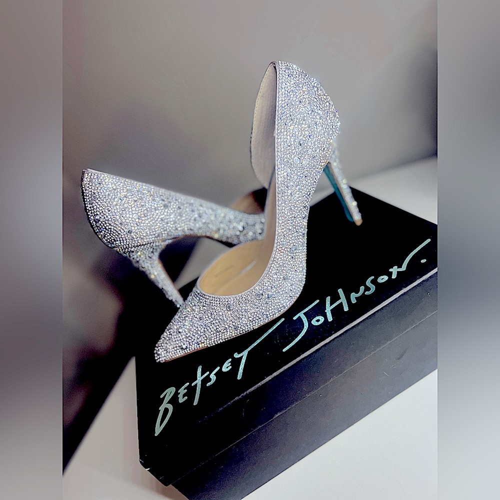 Betsey Johnson silver rhinestone embellished pointed toe dress pump size 9